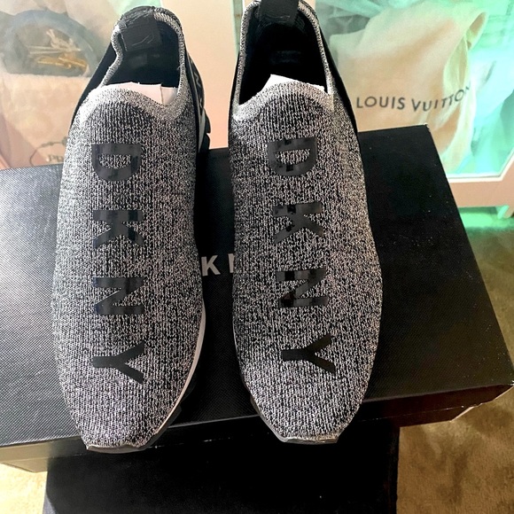 ❤️. DKNY BRAND NEW SOFT FABRIC GLITTERS SHOES by DKNY✅ - Picture 1 of 11